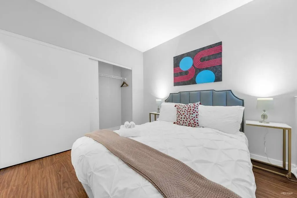 Apartment Lovely 2-Bedrooms Downtown Suite Free Parking Vancouver