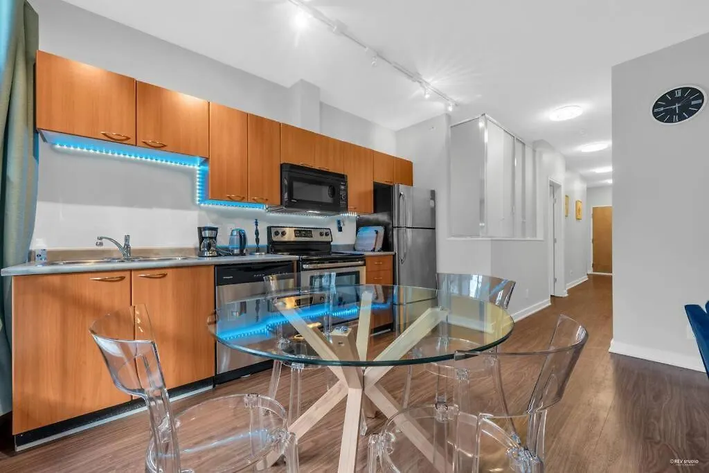 Apartment Lovely 2-Bedrooms Downtown Suite Free Parking Vancouver Canada
