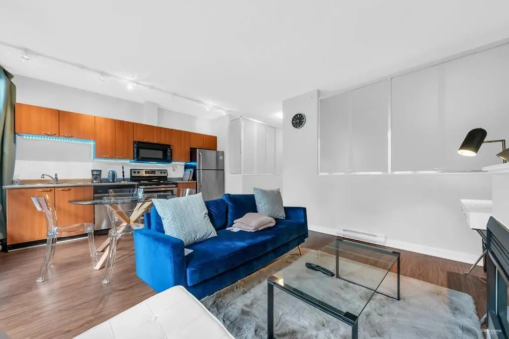 Lovely 2-Bedrooms Downtown Suite Free Parking Vancouver Apartment